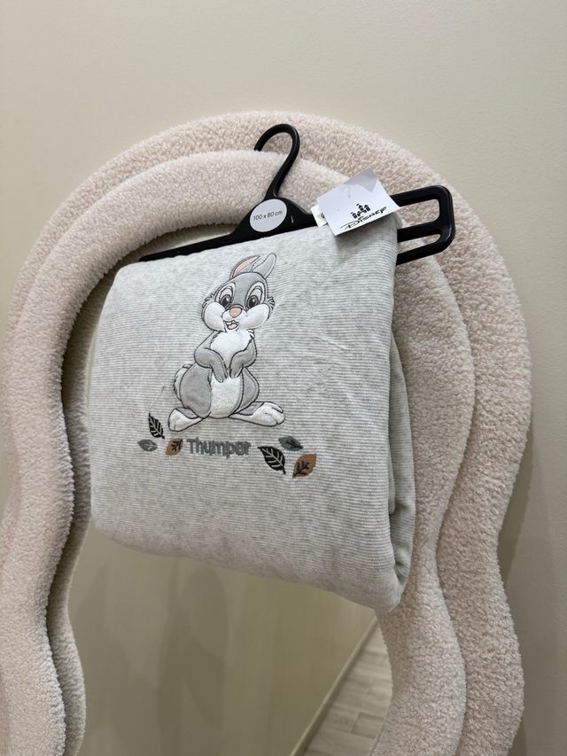 Mono bebé gris con capucha y orejas