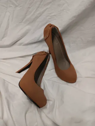 Zapatos de tacón marrones