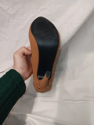 Zapatos de tacón marrones