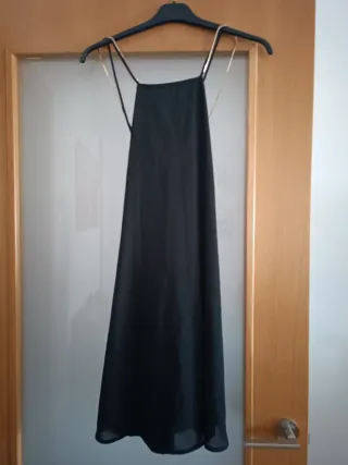 Vestido fiesta negro tirantes cadena dorada
