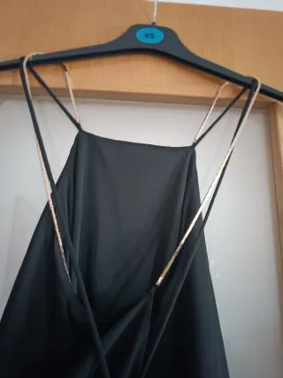 Vestido fiesta negro tirantes cadena dorada