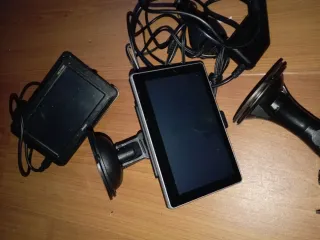 GPS Tomtom con soporte y cargador