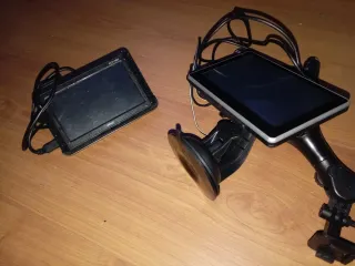 GPS Tomtom con soporte y cargador