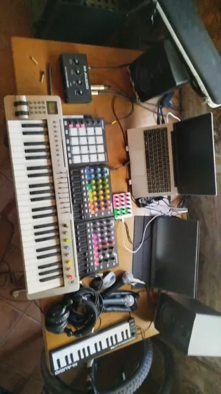 Equipo de música y producción. Se vende todo junto