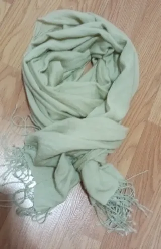 Fular beige con flecos