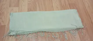 Fular beige con flecos