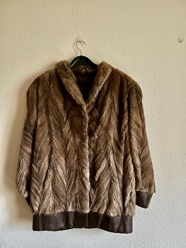 Abrigo piel marrón con detalle cuero abrigo de pi