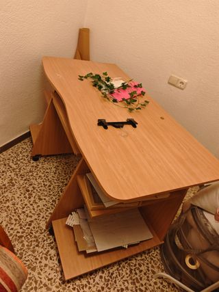 Escritorio de madera