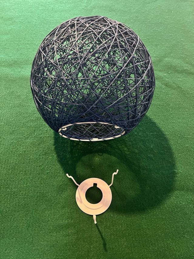 Lámpara colgante de alambre azul