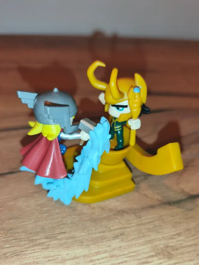 Figura Marvel Thor VS Loki