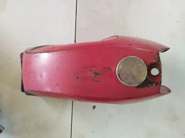 Depósito Rickman metálico rojo