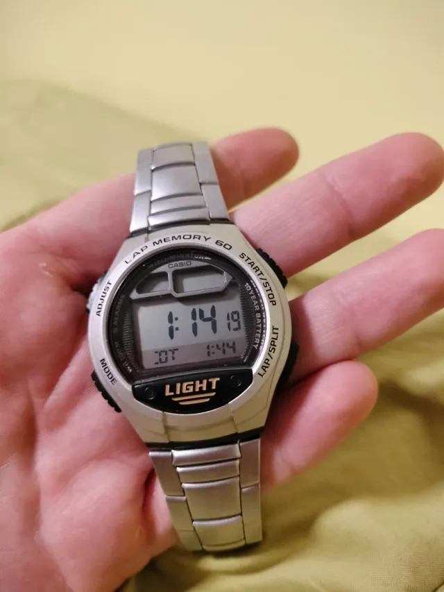 Reloj Casio Digital Plata y Negro