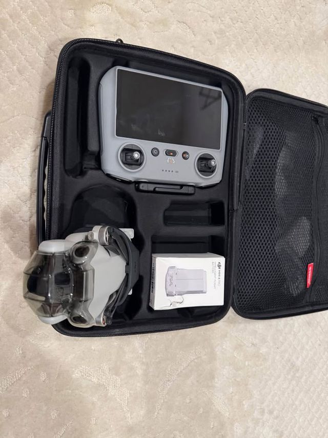 DJI Mini 4 Pro Kit Combo Drone