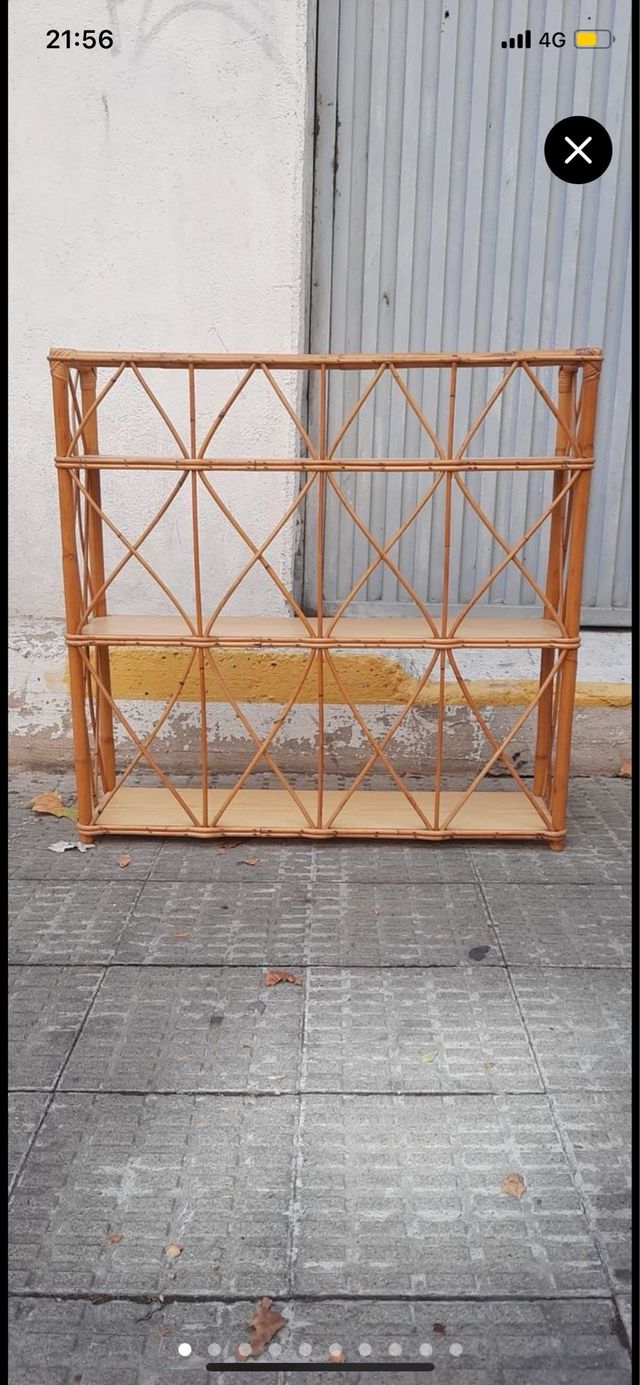 Estantería de bambú y madera