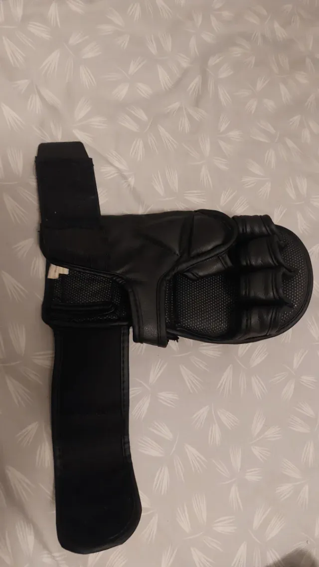 Guantillas MMA y Sparring Radical y Fujimae