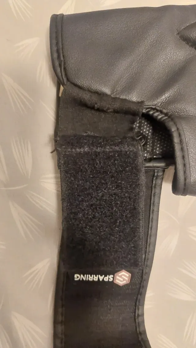 Guantillas MMA y Sparring Radical y Fujimae