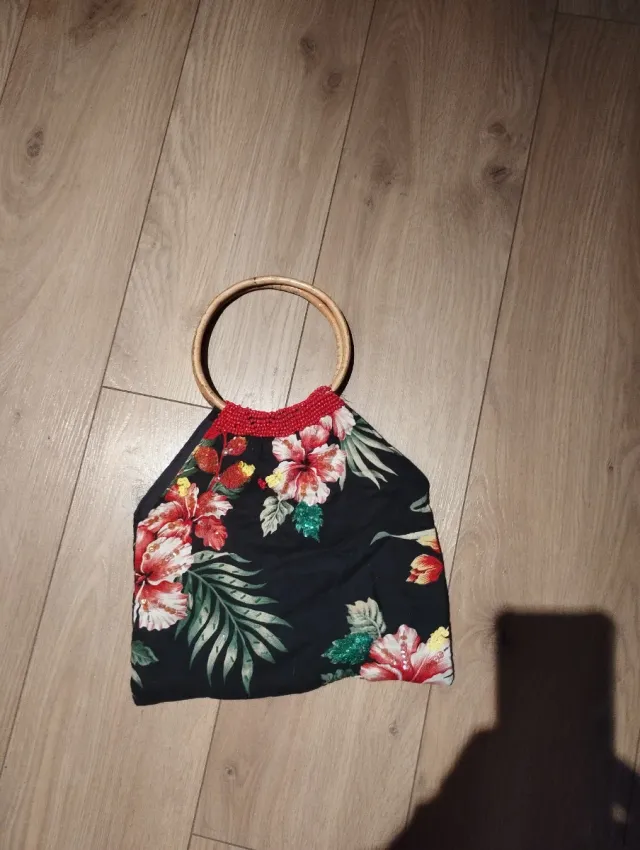 Bolso de mano floral hecho a mano