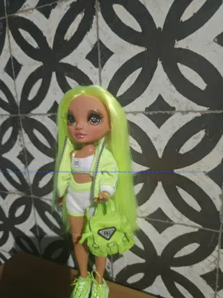 Muñeca Rainbow High Neón