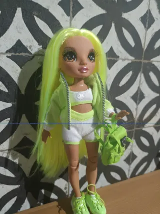 Muñeca Rainbow High Neón