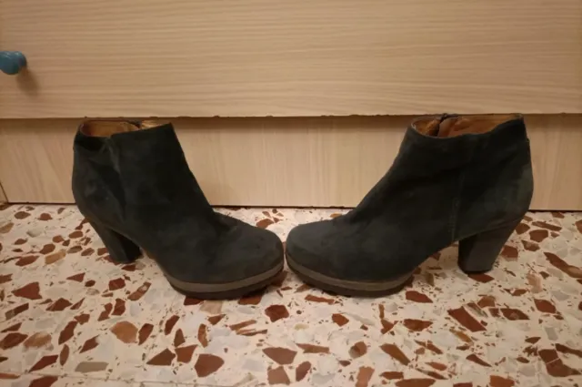 Botines de tacón grises