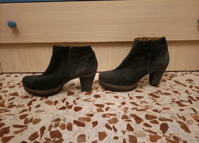 Botines de tacón grises