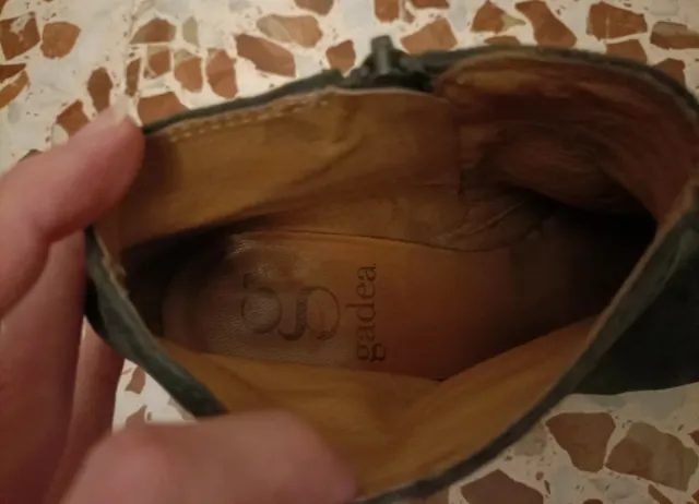 Botines de tacón grises