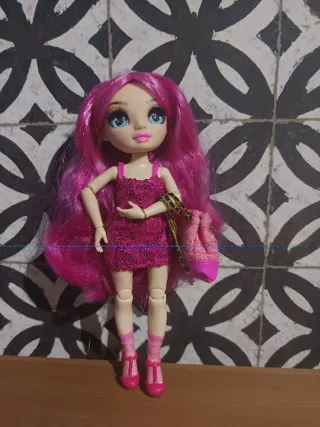 Muñeca Rainbow High Rosa