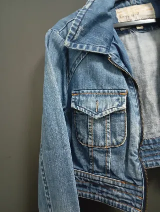 Chaqueta vaquera corta