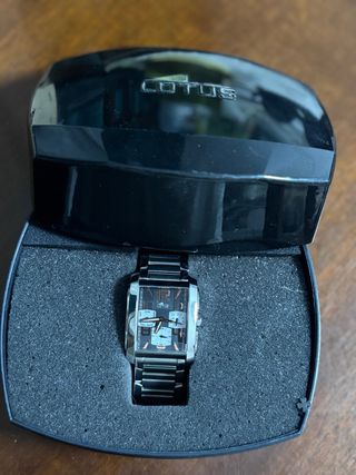 Reloj Lotus Negro y Plateado
