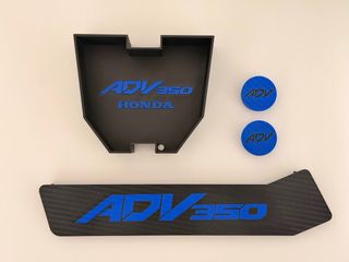 Honda ADV 350,cajetín deposito, tapa herramientas