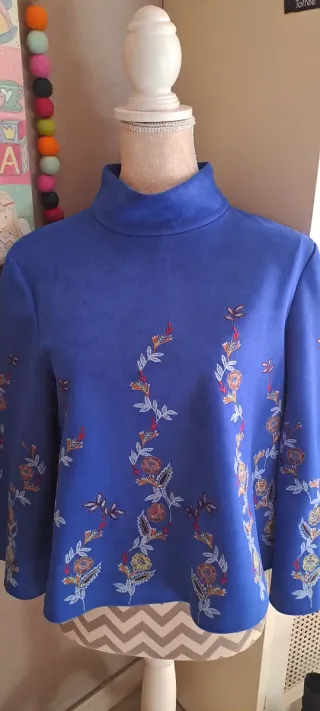 Blusa Zara floral azul talla M