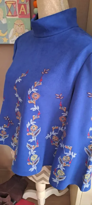 Blusa Zara floral azul talla M