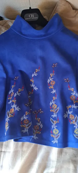 Blusa Zara floral azul talla M