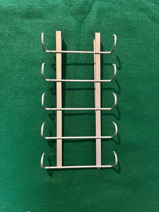 Colgador de tazas metálico