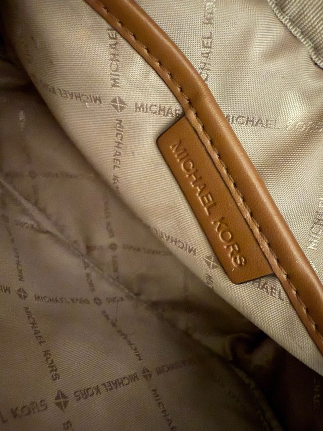 Bolso Michael Kors con monedero y llavero