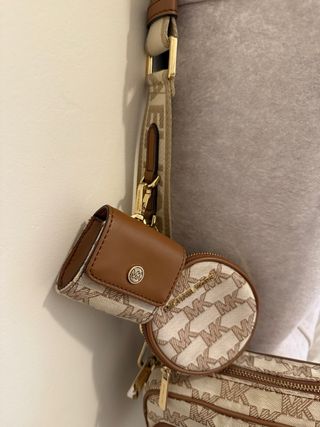 Bolso Michael Kors con monedero y llavero