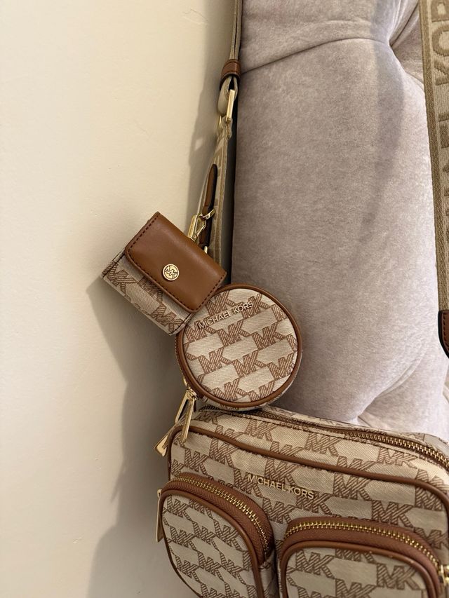 Bolso Michael Kors con monedero y llavero