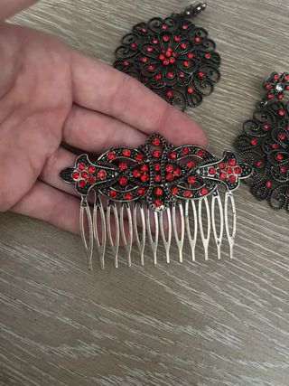 Conjunto pendientes y peina