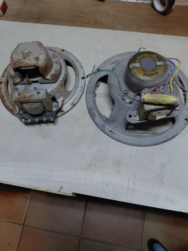 2 altavoces radio antiguos