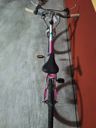 Bicicleta infantil rosa.URGE