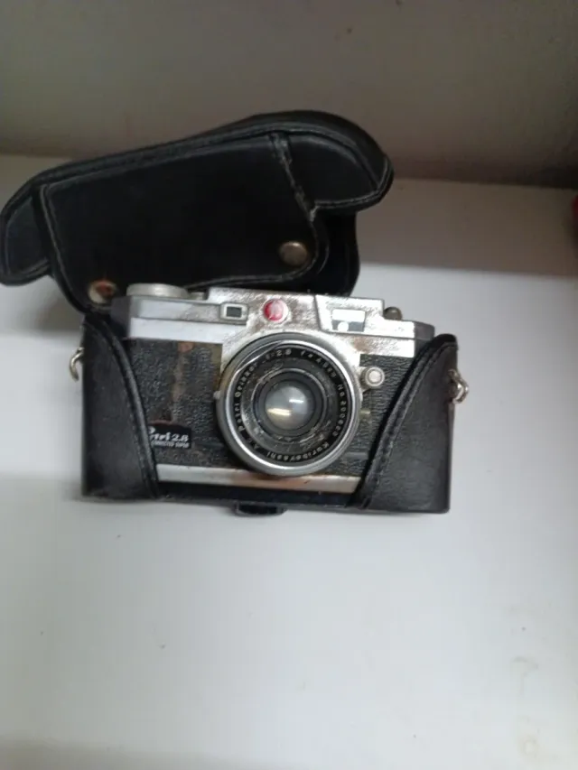 Cámara Yashica Analógica Negra/Plateada