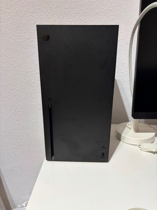 Consola Xbox Series X en color negro