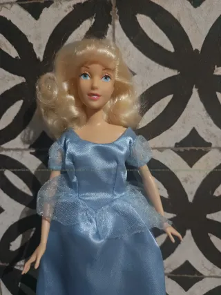 Muñeca tipo Barbie vestido azul