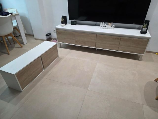 Mueble TV salón blanco y madera