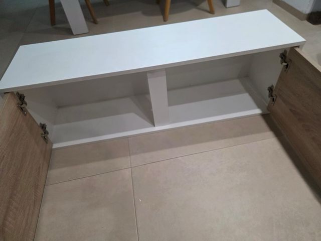 Mueble TV salón blanco y madera