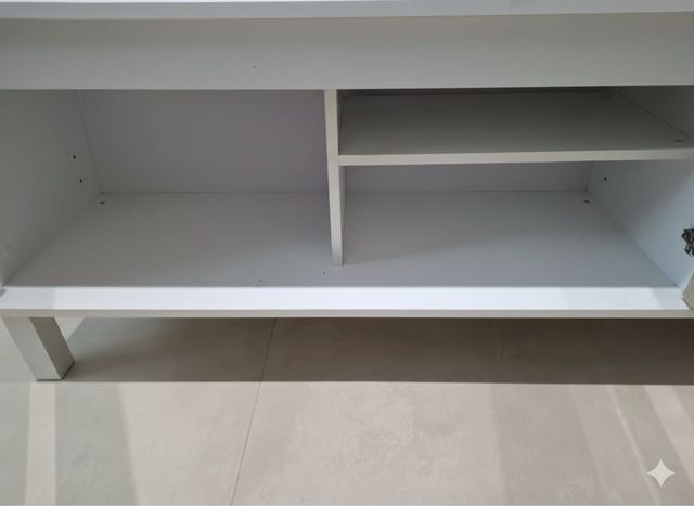 Mueble TV salón blanco y madera