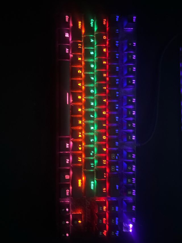 Teclado Mecánico Gaming RGB
