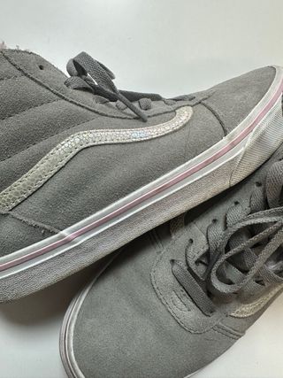 Botas Vans grises con forro rosa