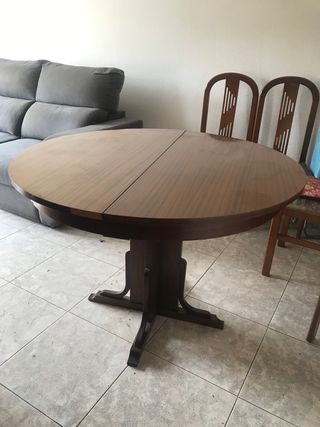Mesa de comedor redonda de madera