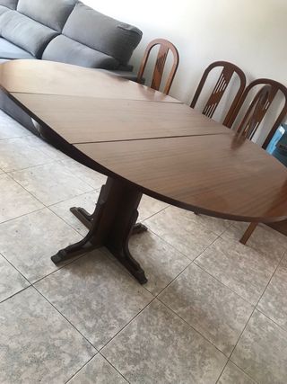Mesa de comedor redonda de madera